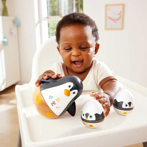 WOBBLING PENGUIN FAMILY - HAPE