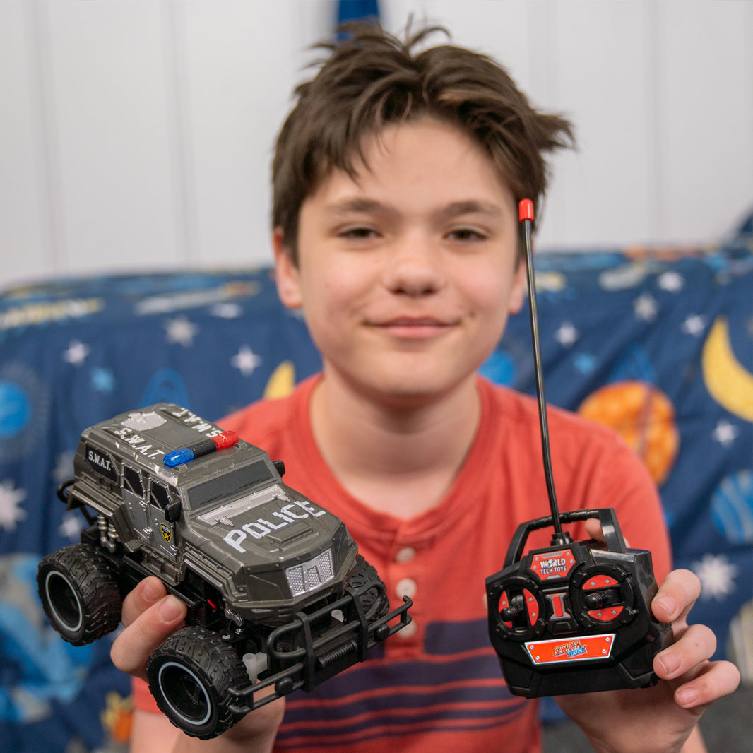 S.W.A.T. RC Monster Police Truck [1:24]