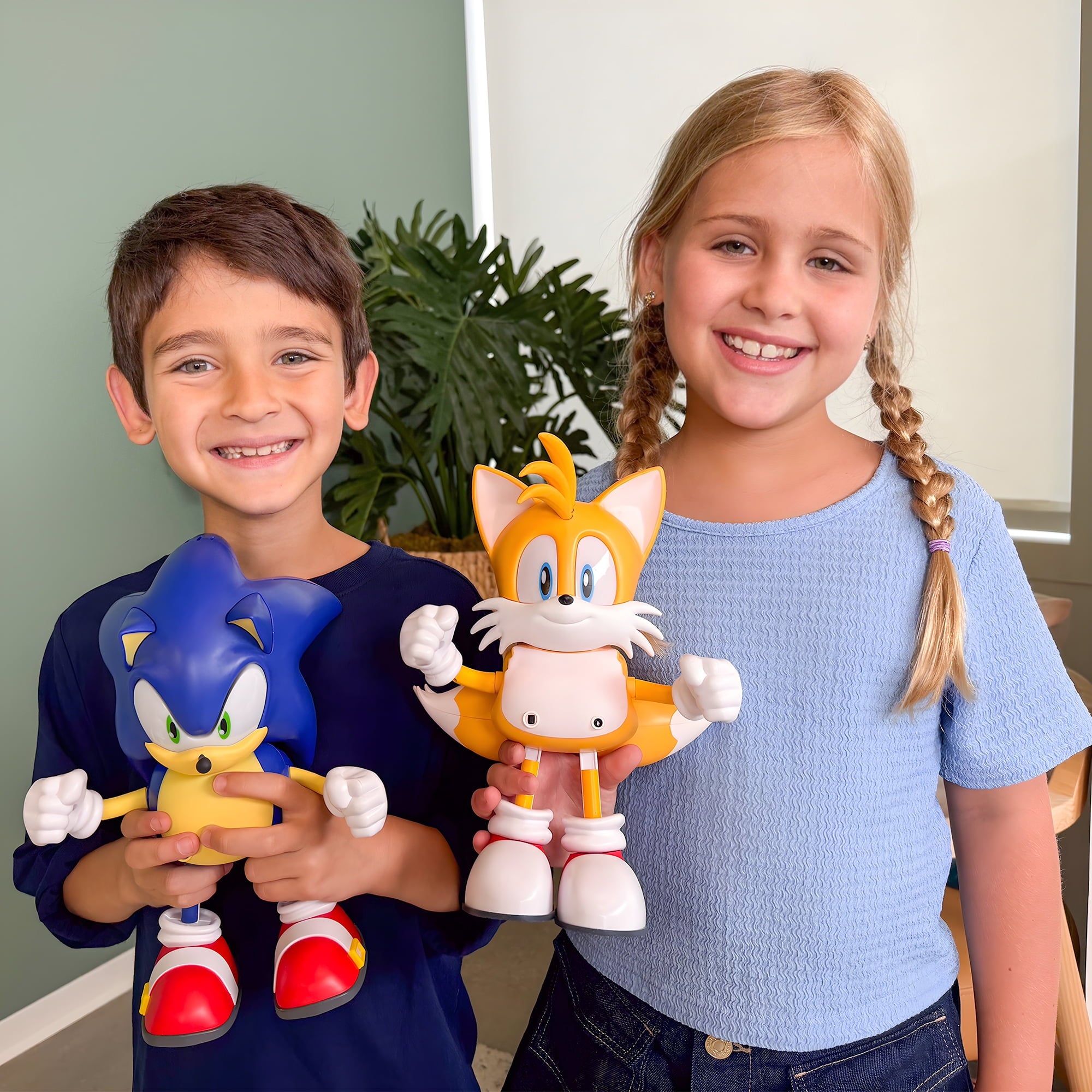 World Tech Toys Sonic the Hedgehog Dancing Robot