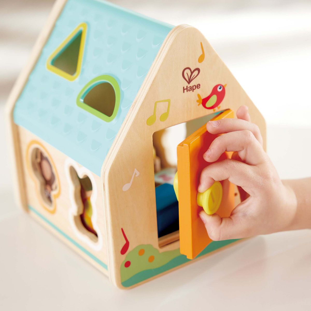 CRITTER HOUSE SHAPE SORTER – HAPE